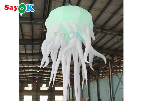 Las medusas inflables del traje hinchan la marioneta con la luz del LED que cuelga los globos inflables del pulpo del LED