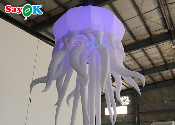 Las medusas inflables del traje hinchan la marioneta con la luz del LED que cuelga los globos inflables del pulpo del LED